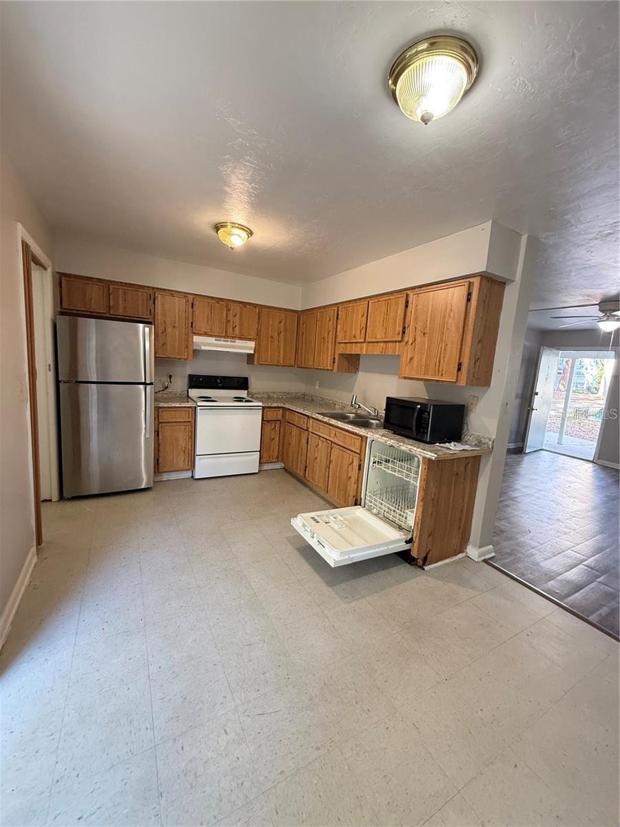 615 SW 11TH LN #D, GAINESVILLE, FL — photo 6