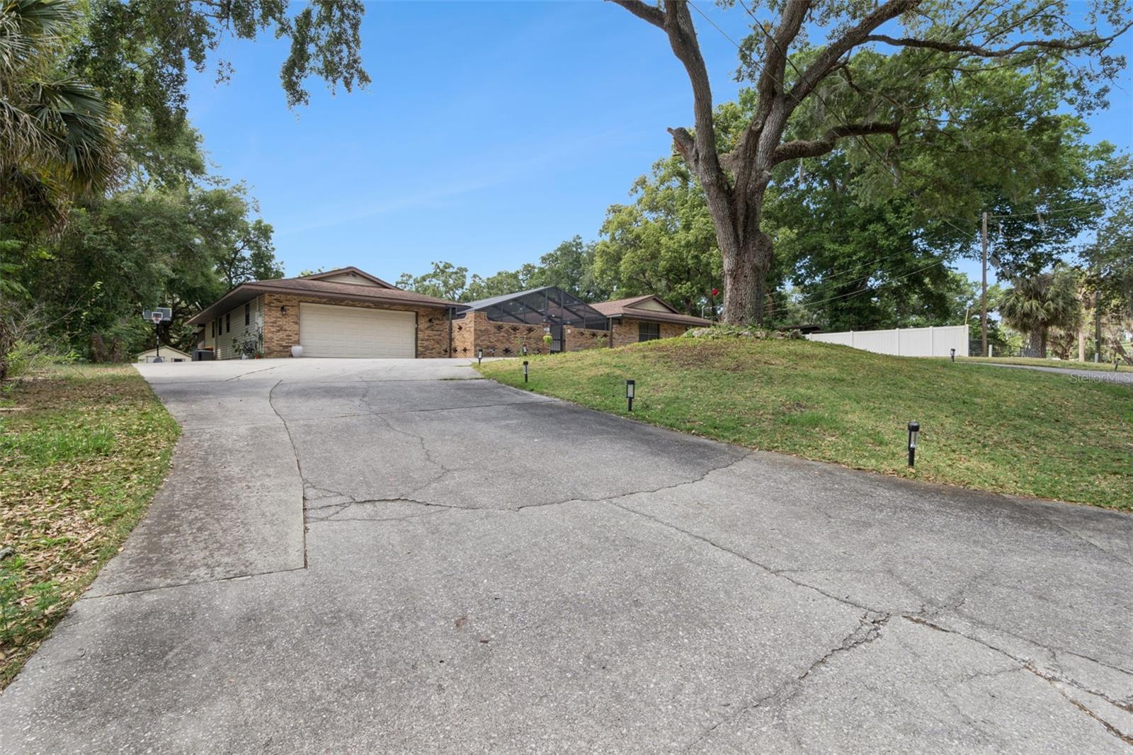 209 E CATAWBA ST, FRUITLAND PARK, FL — photo 7