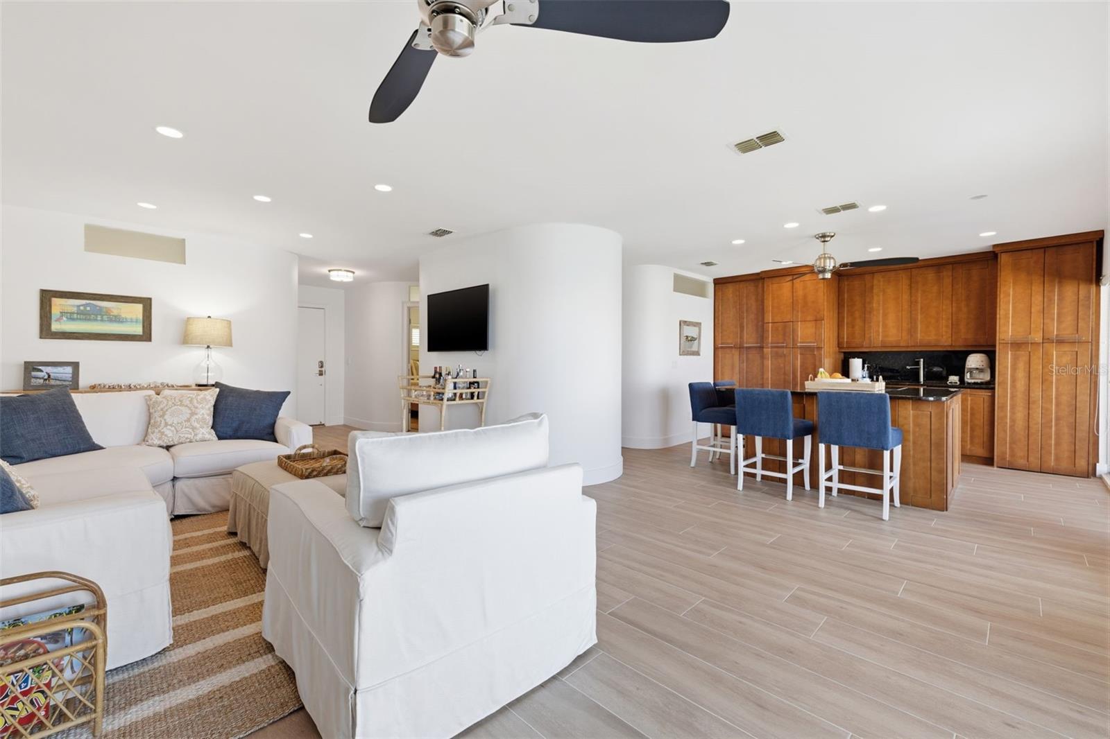 400 LARBOARD WAY #105, CLEARWATER BEACH, FL — photo 8