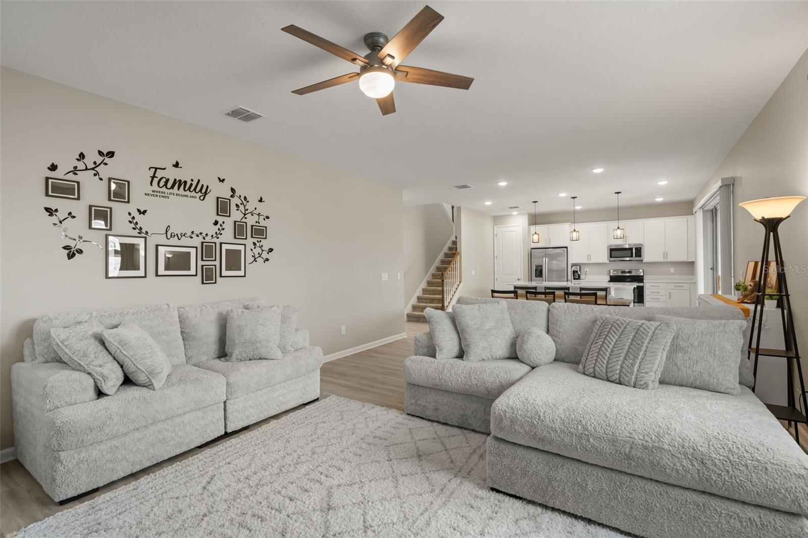 1542 SUGARBELLE CIR, MASCOTTE, FL — photo 10
