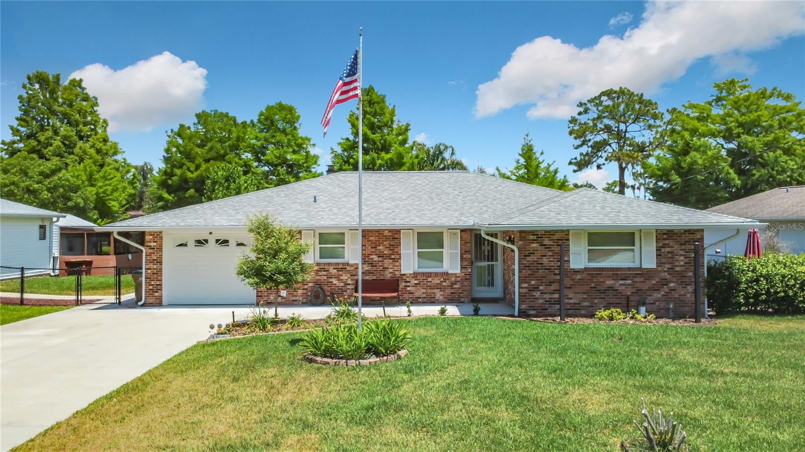 12547 PINE ISLAND DR, LEESBURG, FL