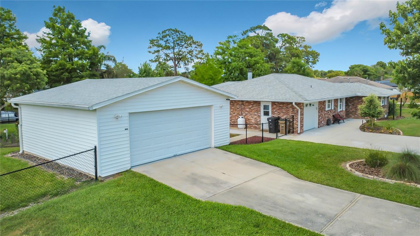 12547 PINE ISLAND DR, LEESBURG, FL — photo 9