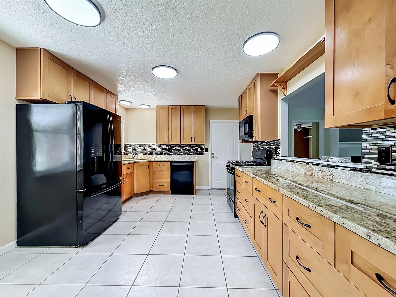 12547 PINE ISLAND DR, LEESBURG, FL — photo 16