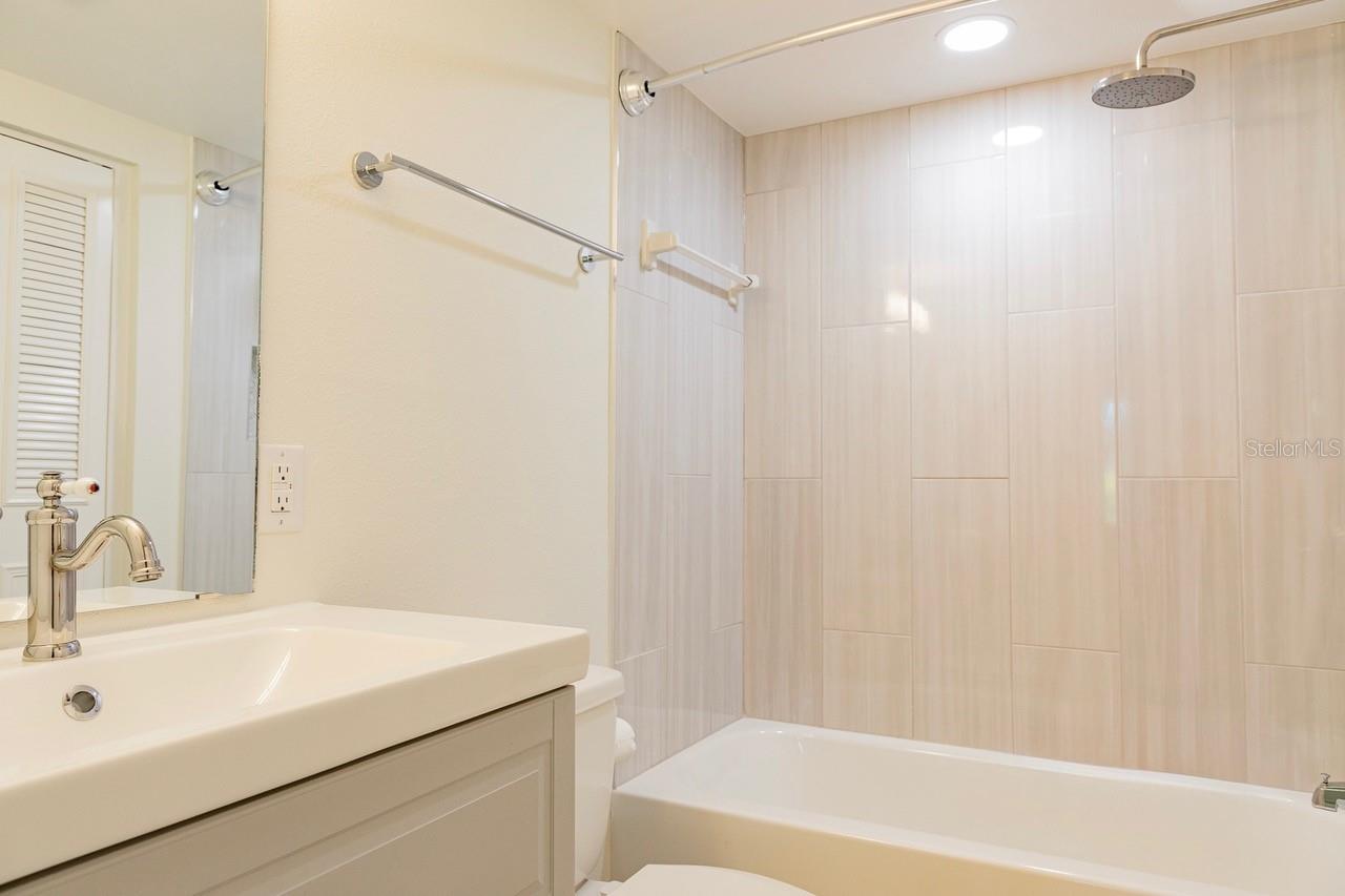 208 LAKE HOWARD DR NW #104, WINTER HAVEN, FL — photo 13