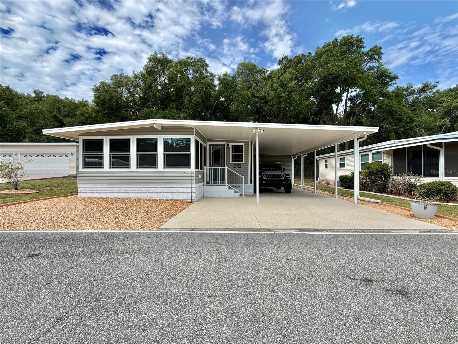 121 TAMARISK WAY, LEESBURG, FL