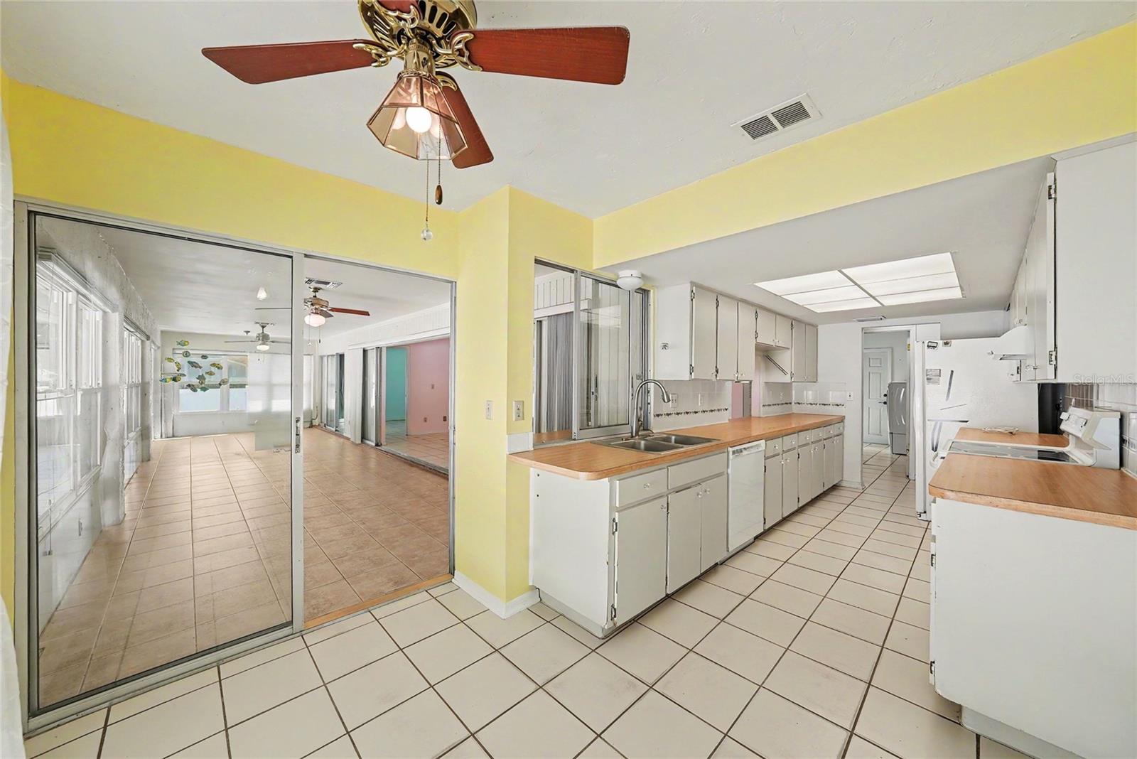 1703 NEW BEDFORD DR, SUN CITY CENTER, FL — photo 6