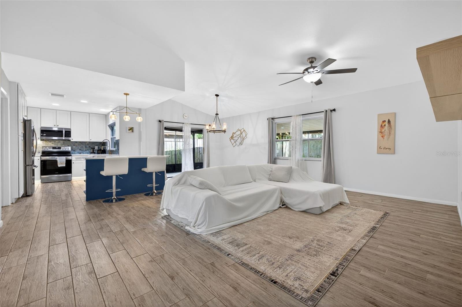 2705 LAKEVILLE DR, TAMPA, FL — photo 2