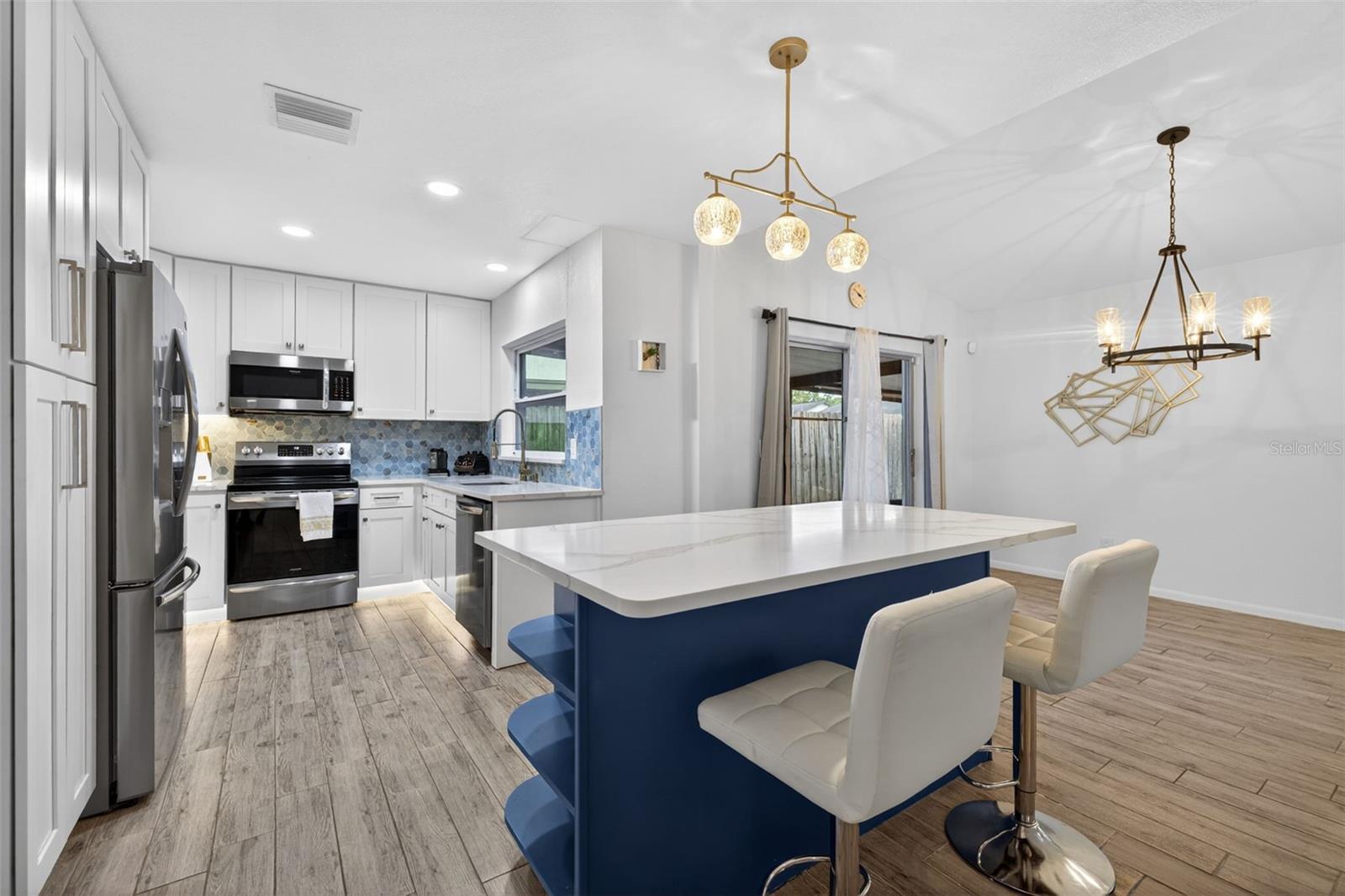 2705 LAKEVILLE DR, TAMPA, FL — photo 3