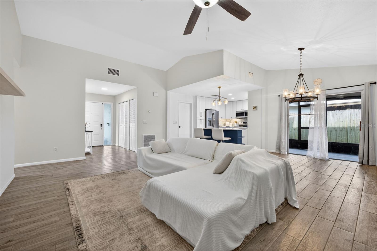 2705 LAKEVILLE DR, TAMPA, FL — photo 6