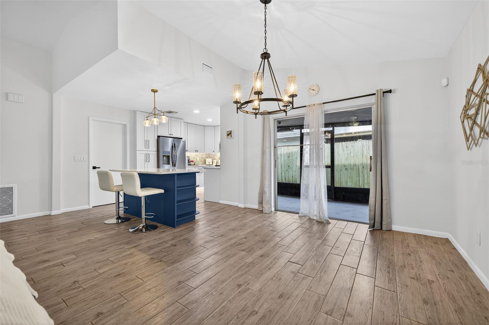2705 LAKEVILLE DR, TAMPA, FL — photo 8