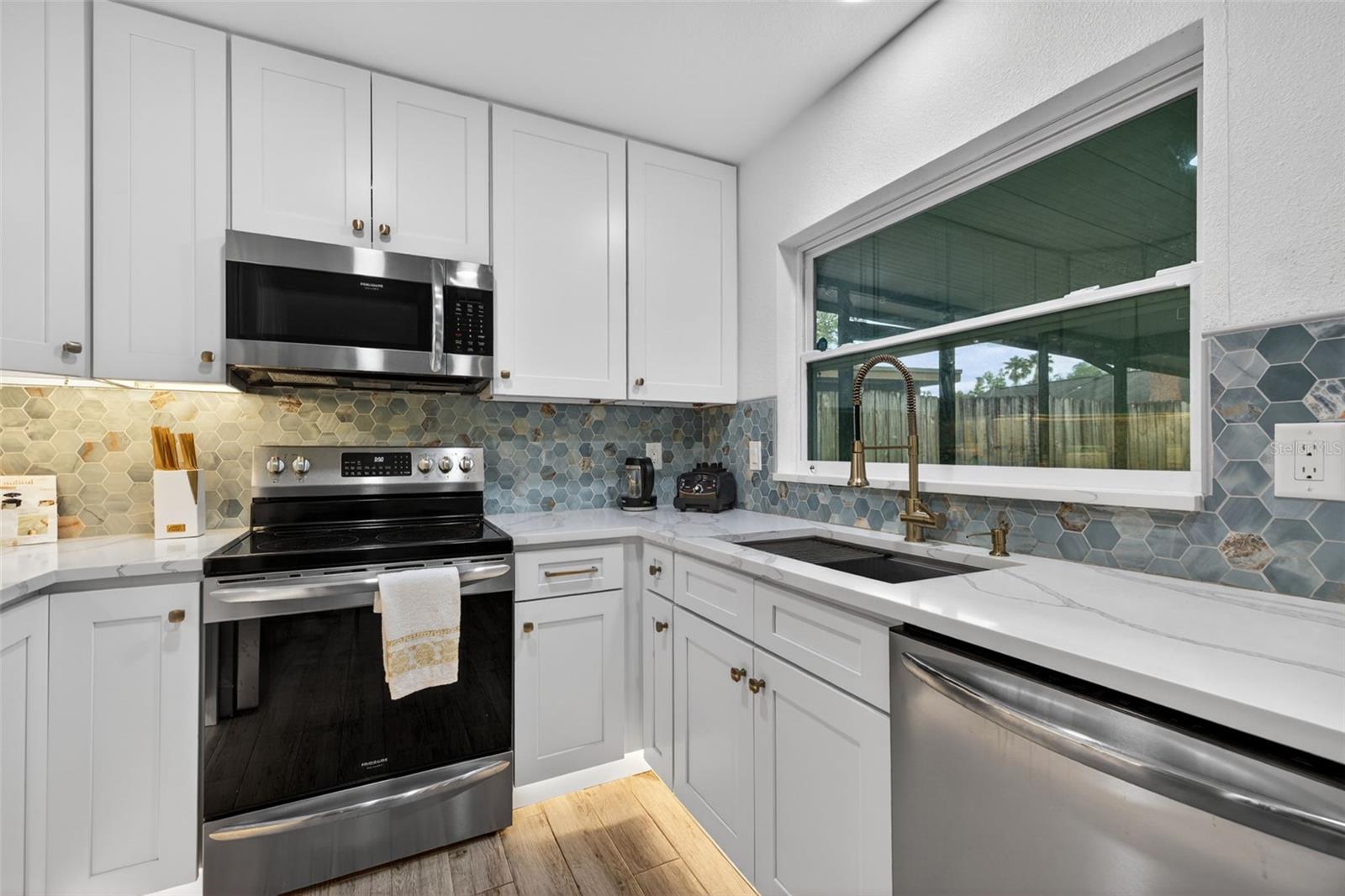 2705 LAKEVILLE DR, TAMPA, FL — photo 10