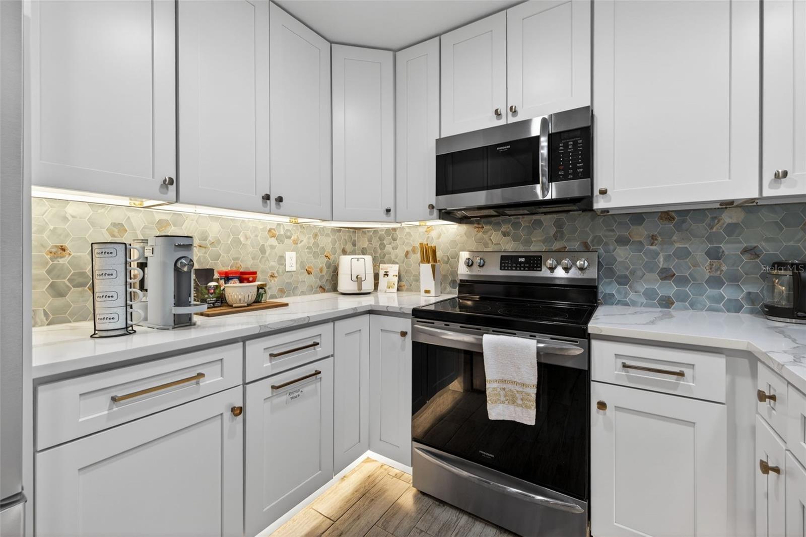 2705 LAKEVILLE DR, TAMPA, FL — photo 11