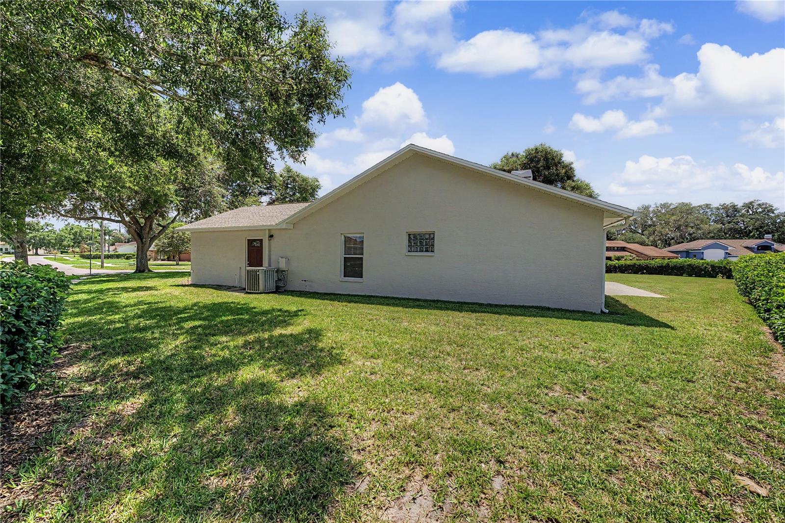6208 HUNTINGTON DRIVE, ZEPHYRHILLS, FL — photo 30