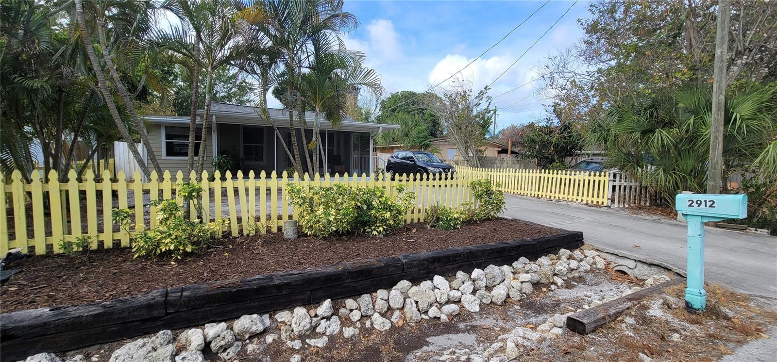 2912 HAWTHORNE ST, SARASOTA, FL — photo 2