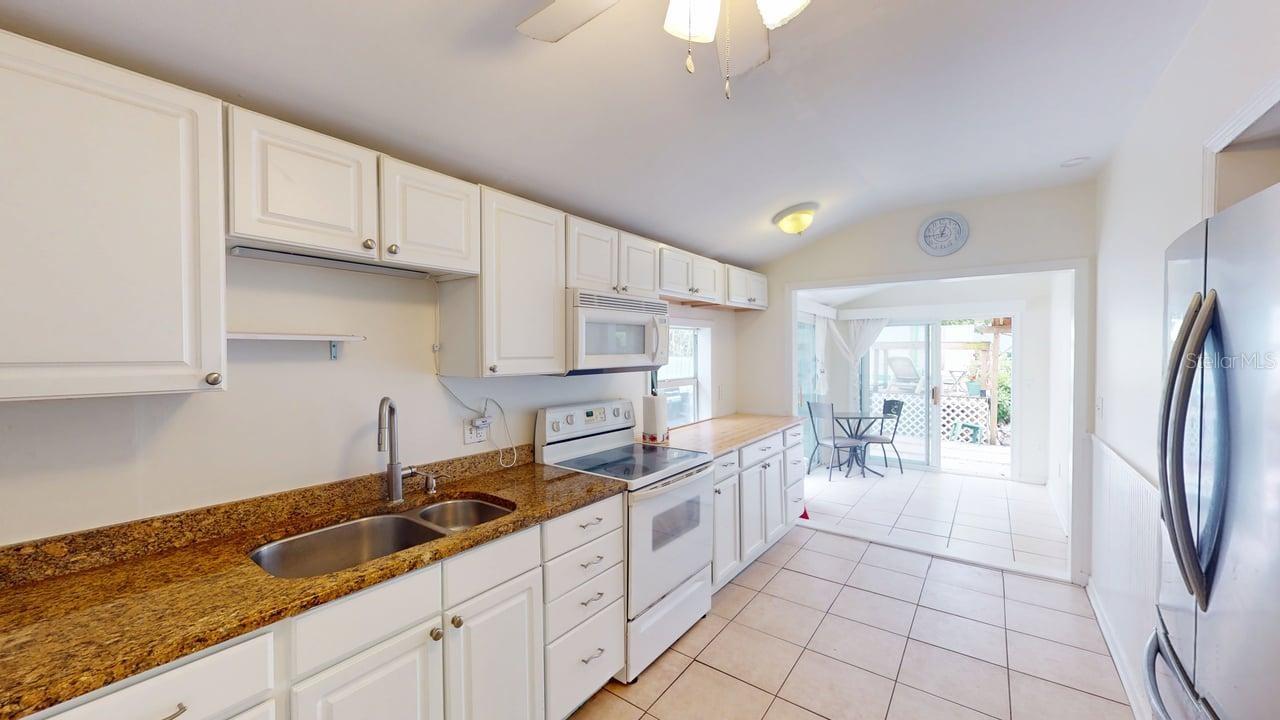 2912 HAWTHORNE ST, SARASOTA, FL — photo 17