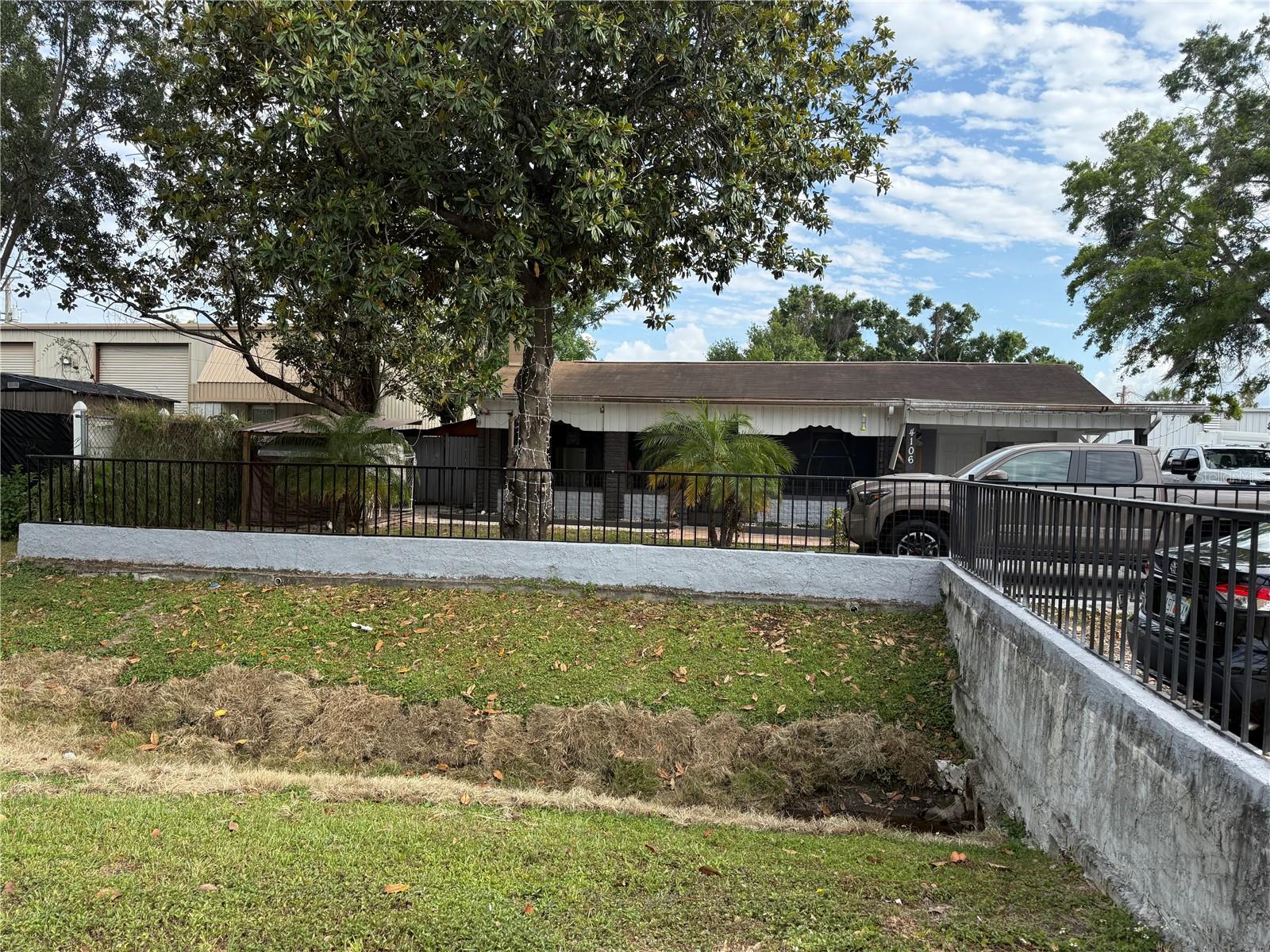 4106 W SOUTH AVE, TAMPA, FL — photo 2