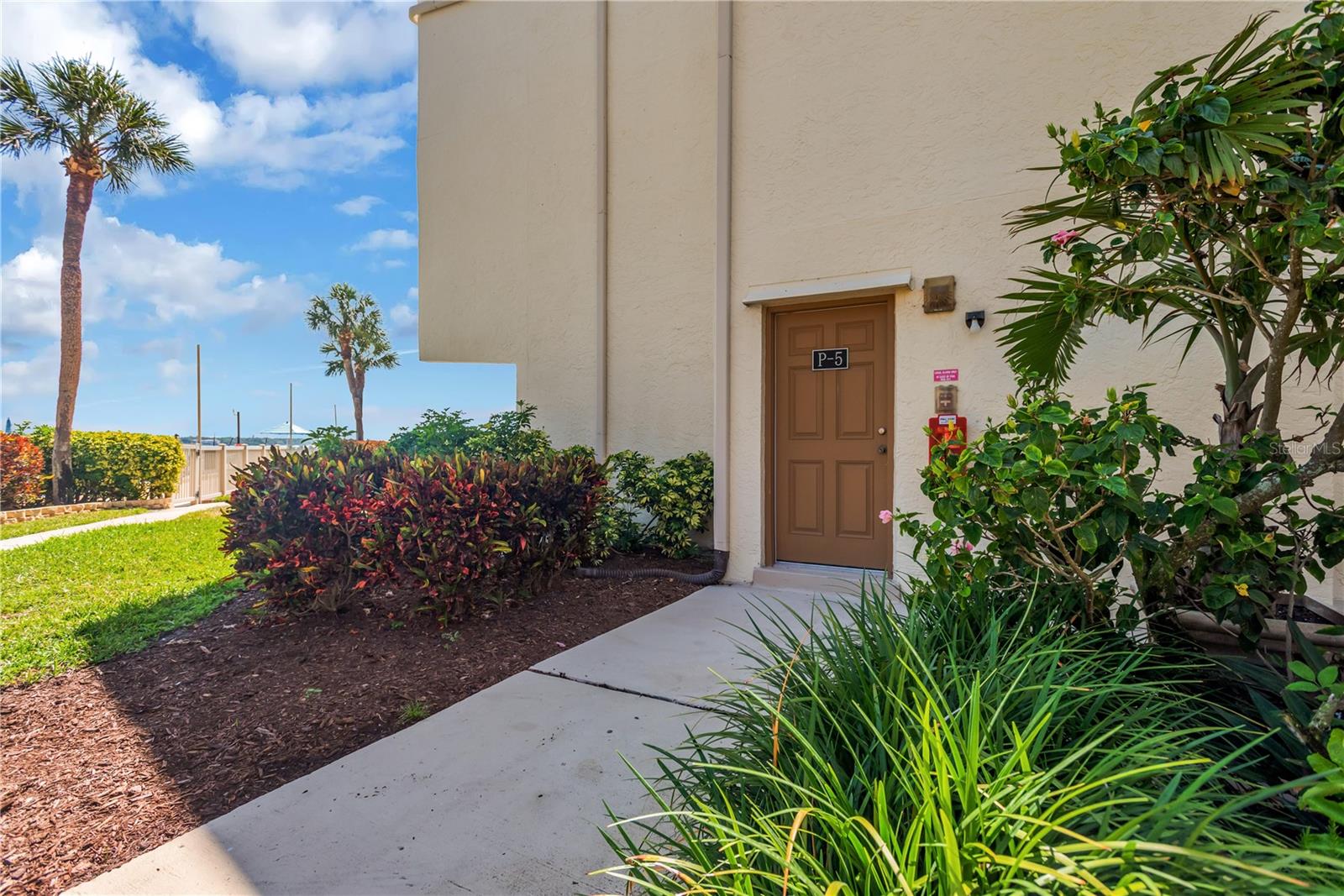 7520 SUNSHINE SKYWAY LN S #P5, ST PETERSBURG, FL — photo 13