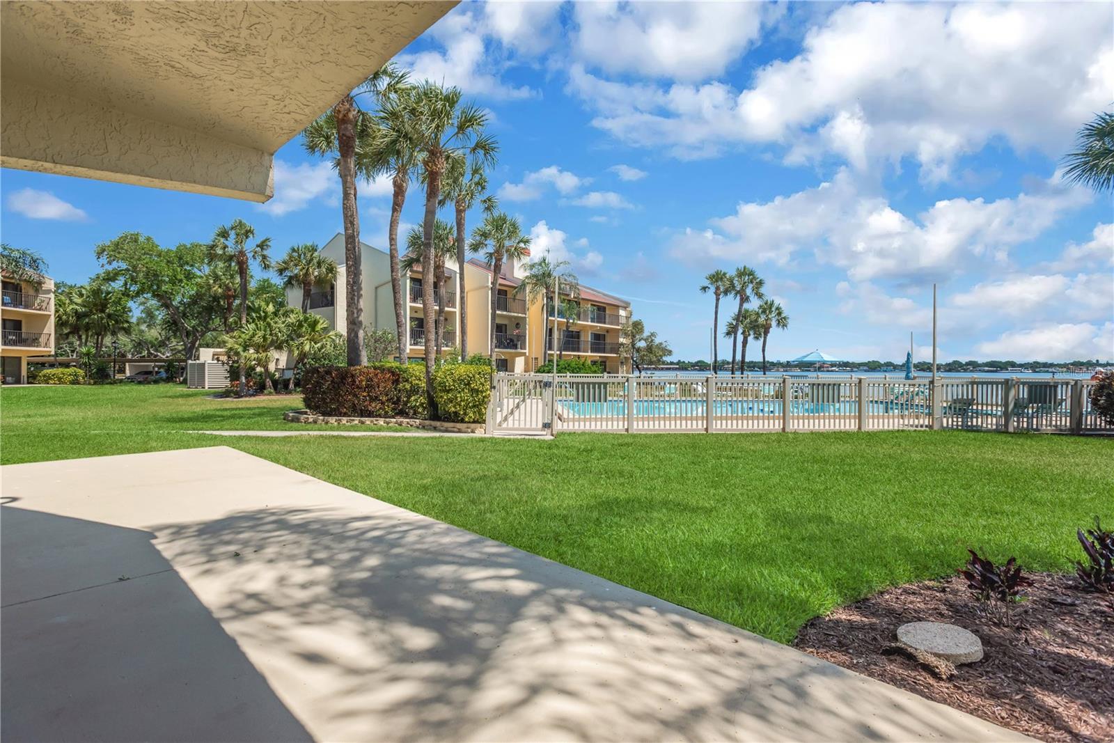 7520 SUNSHINE SKYWAY LN S #P5, ST PETERSBURG, FL — photo 37