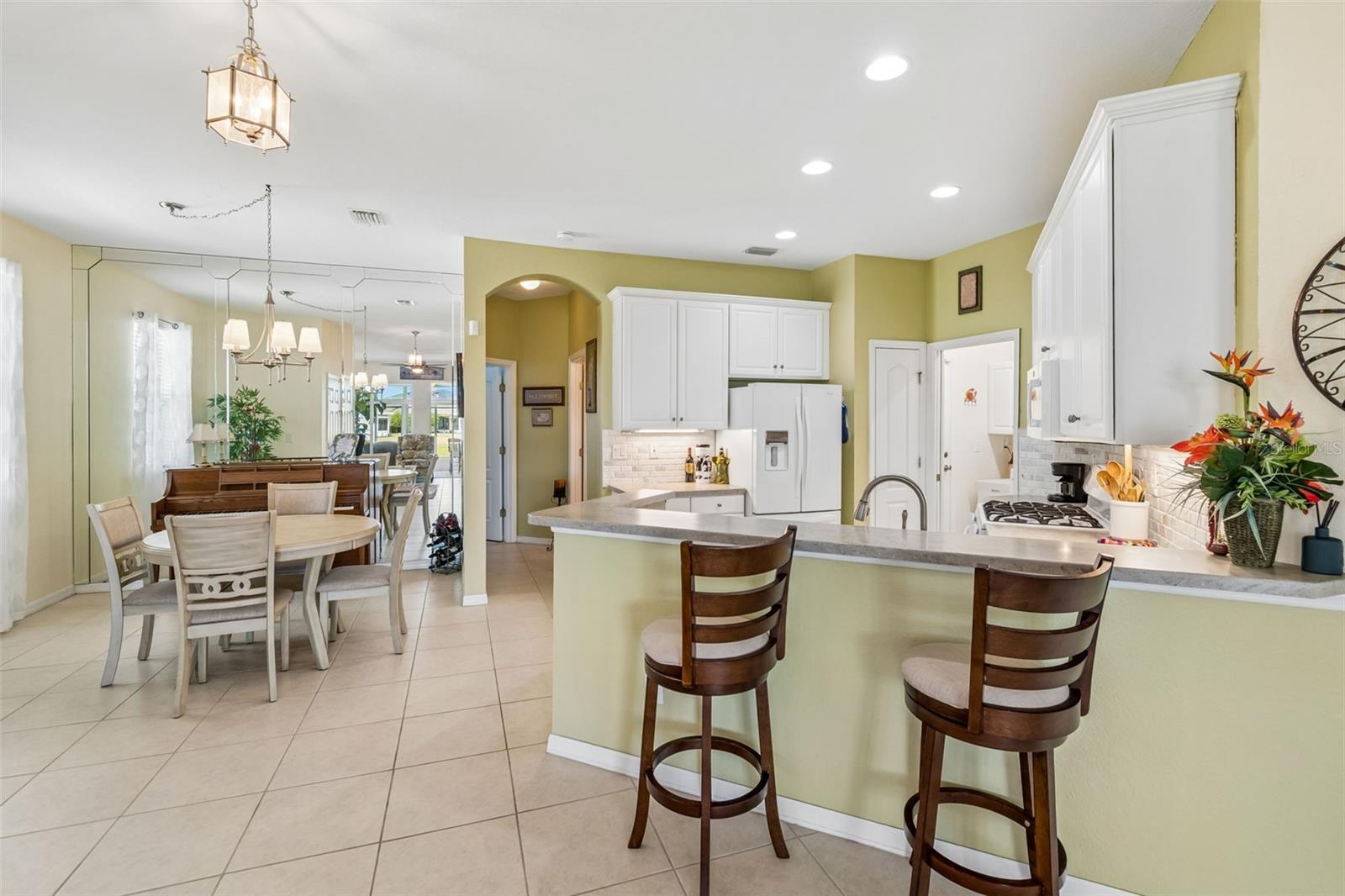 2011 SIFIELD GREENS WAY #71, SUN CITY CENTER, FL — photo 2