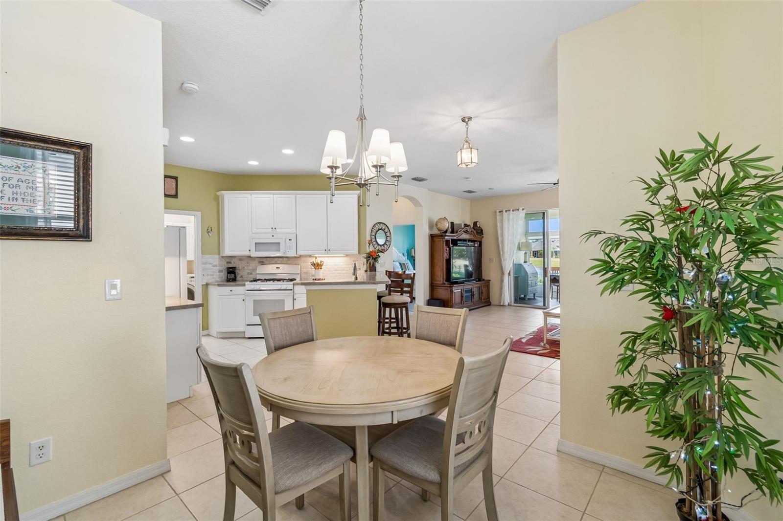 2011 SIFIELD GREENS WAY #71, SUN CITY CENTER, FL — photo 19