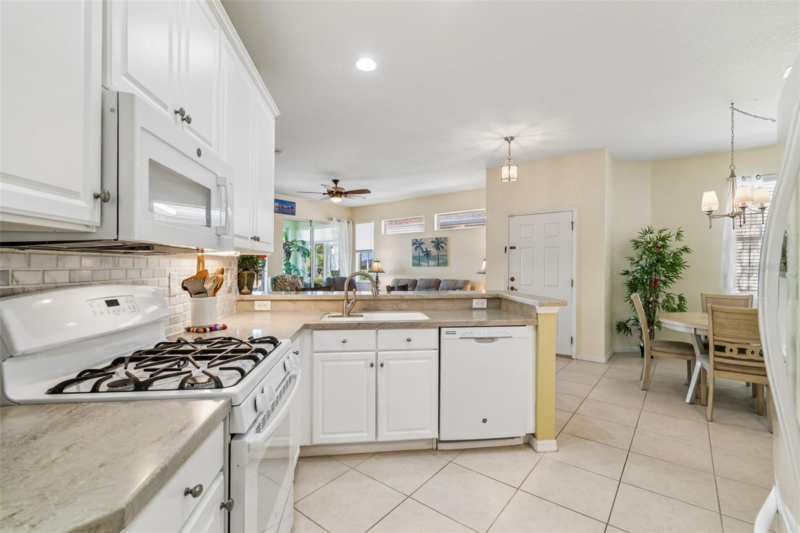 2011 SIFIELD GREENS WAY #71, SUN CITY CENTER, FL — photo 23