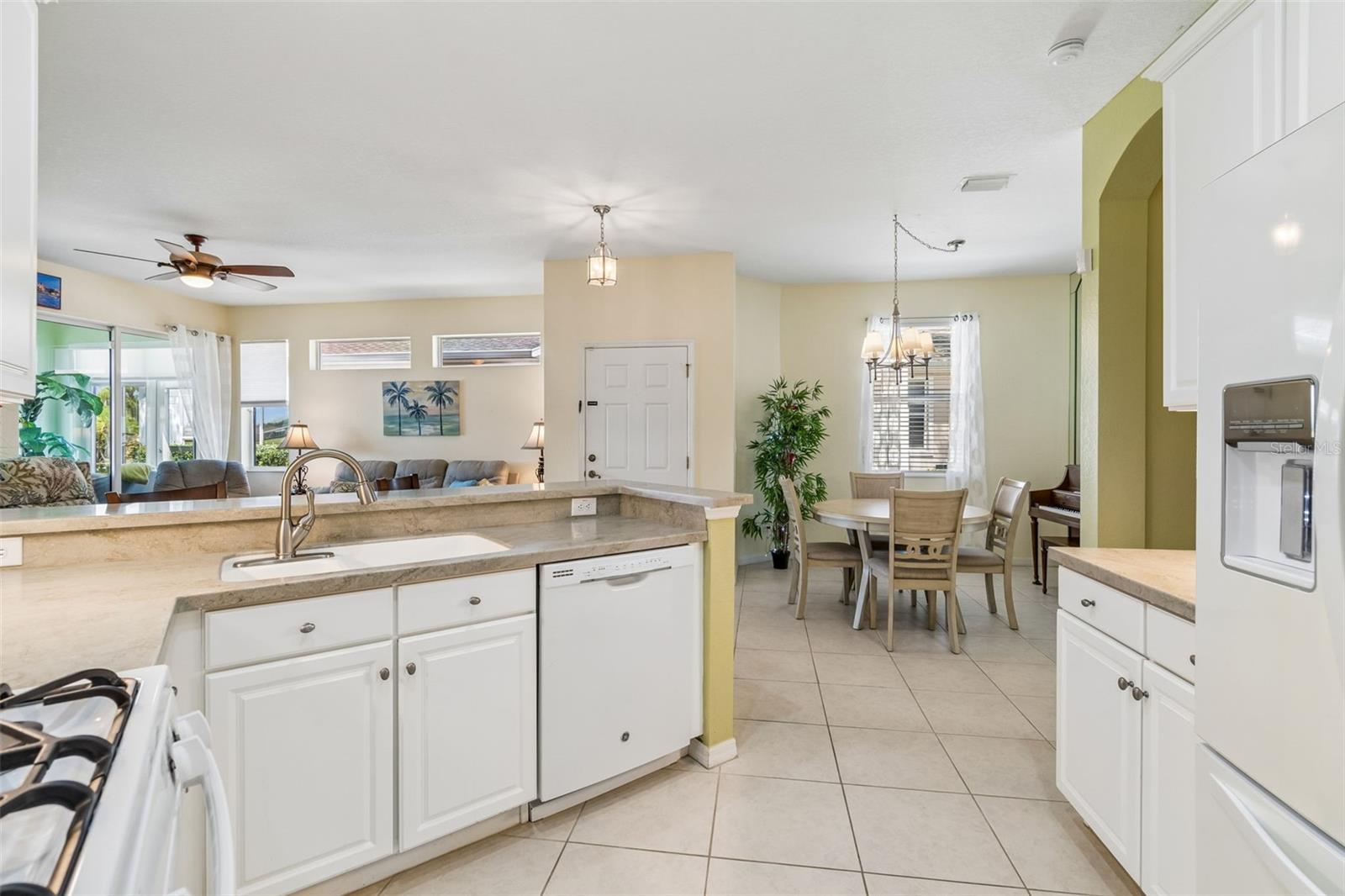 2011 SIFIELD GREENS WAY #71, SUN CITY CENTER, FL — photo 24
