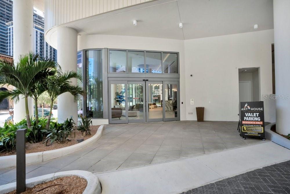 275 1ST AVE S #3808, ST PETERSBURG, FL — photo 2