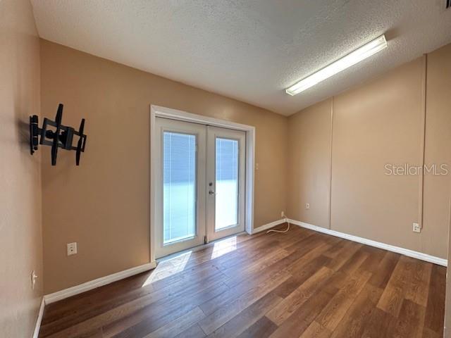 542 E CAROLINE ST, TAVARES, FL — photo 12