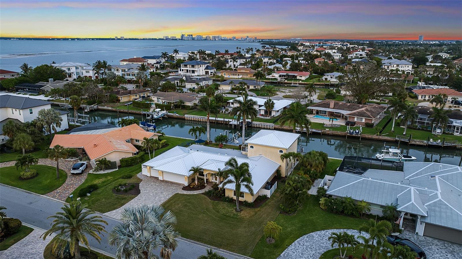 524 HORNBLOWER LN, LONGBOAT KEY, FL