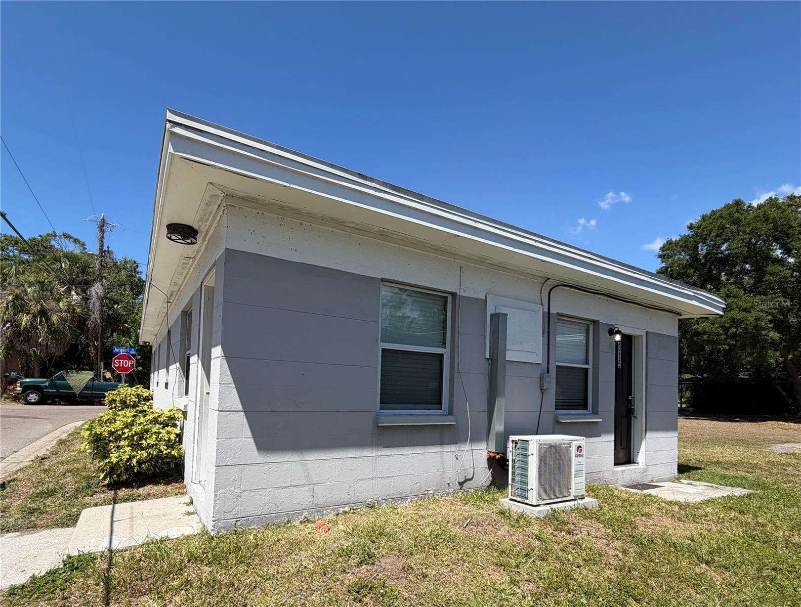 1015 VINE AVE, CLEARWATER, FL — photo 2