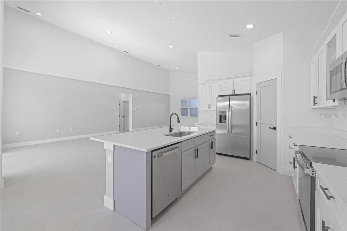 8181 TECUMSEH CIR, PORT CHARLOTTE, FL — photo 14