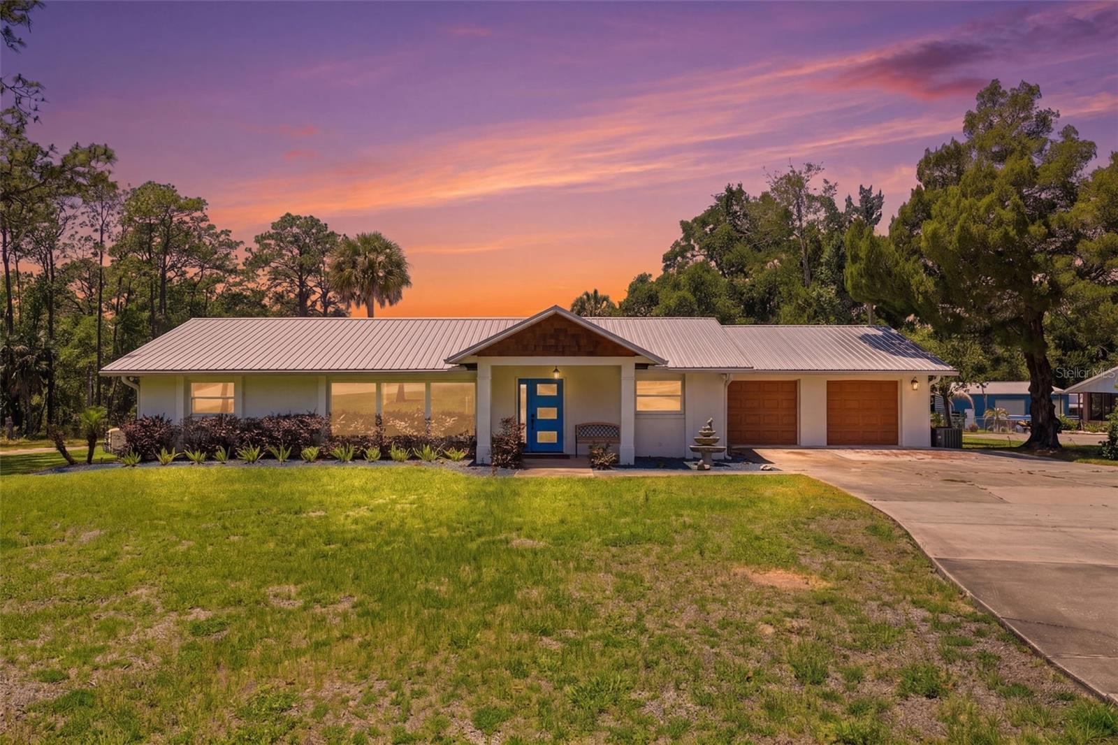 37237 GRAYS AIRPORT RD, LADY LAKE, FL