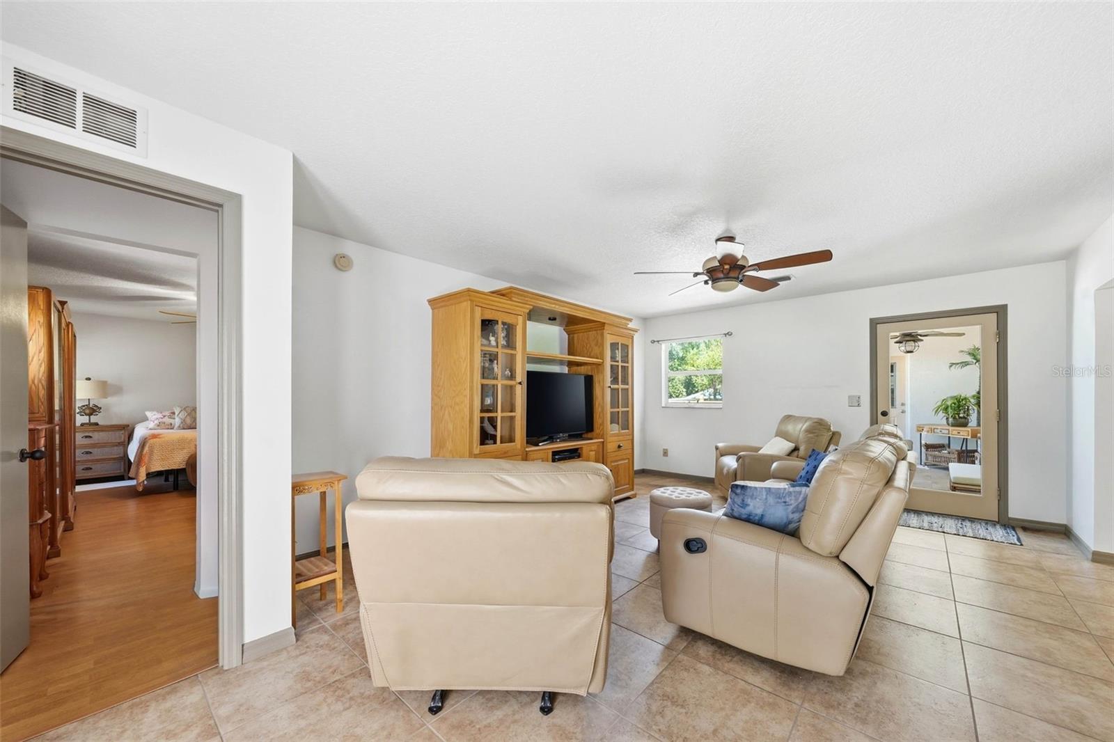 37237 GRAYS AIRPORT RD, LADY LAKE, FL — photo 31