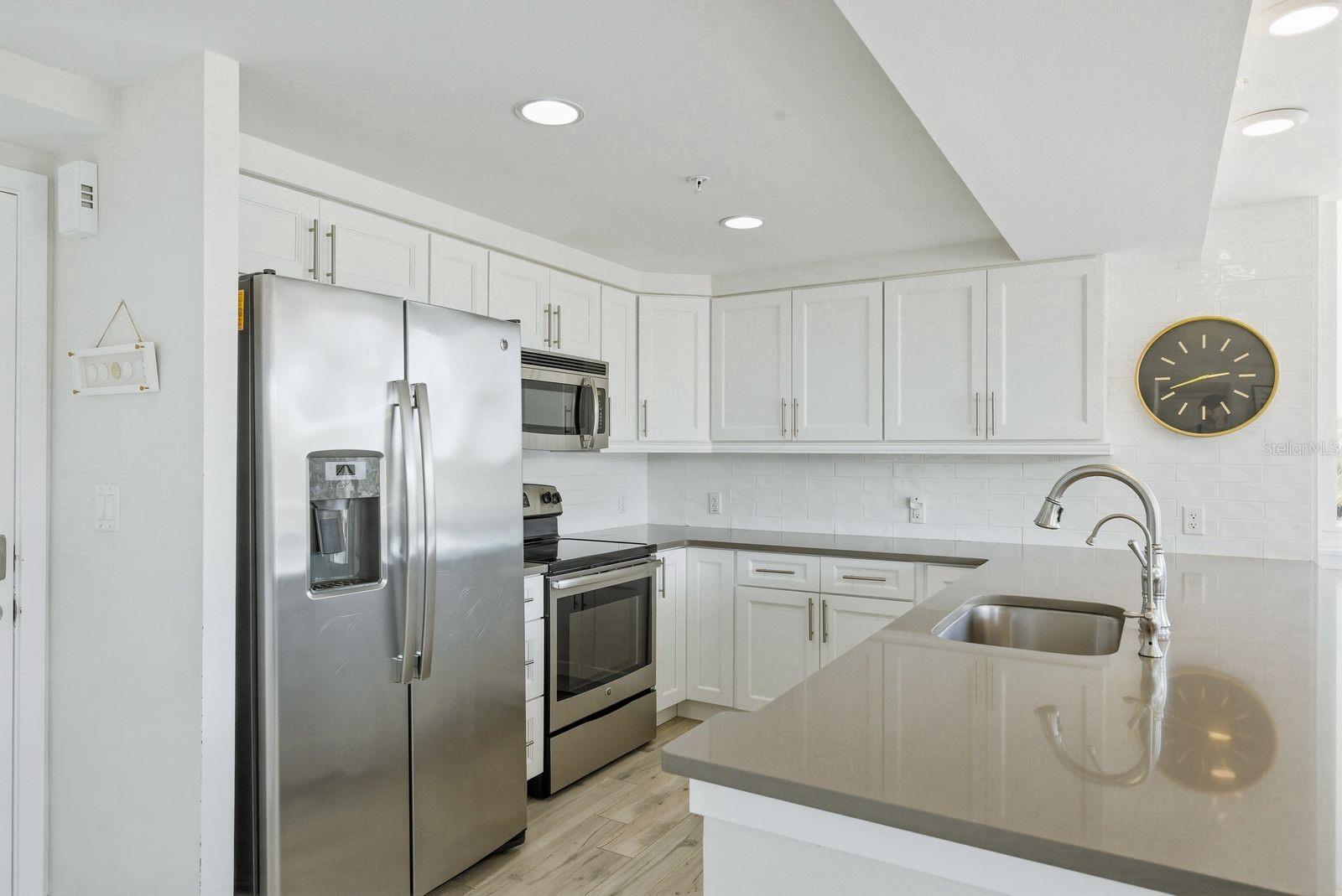 223 ISLAND WAY #2D, CLEARWATER BEACH, FL — photo 6