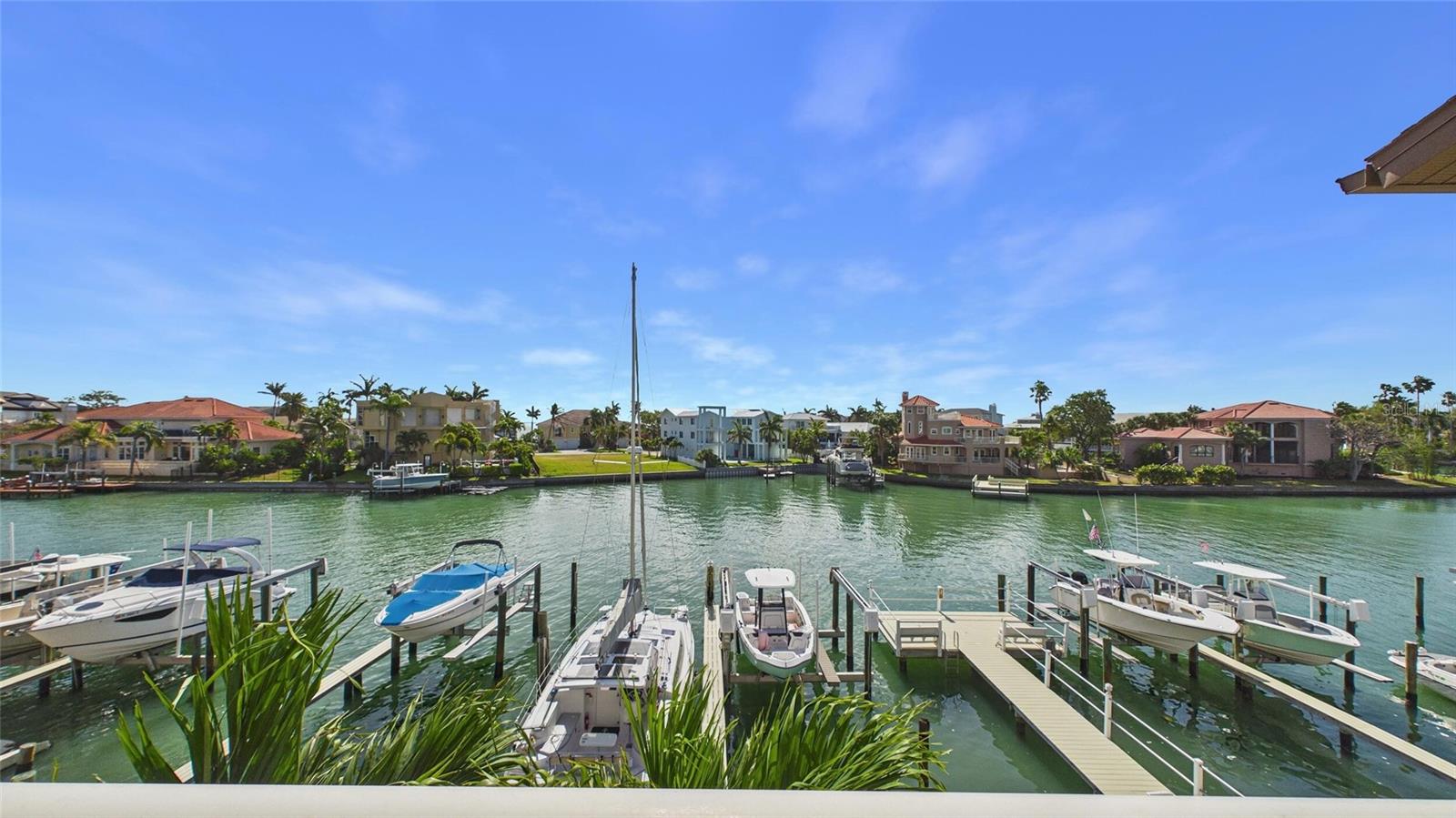 323 MADEIRA CIR, ST PETERSBURG, FL
