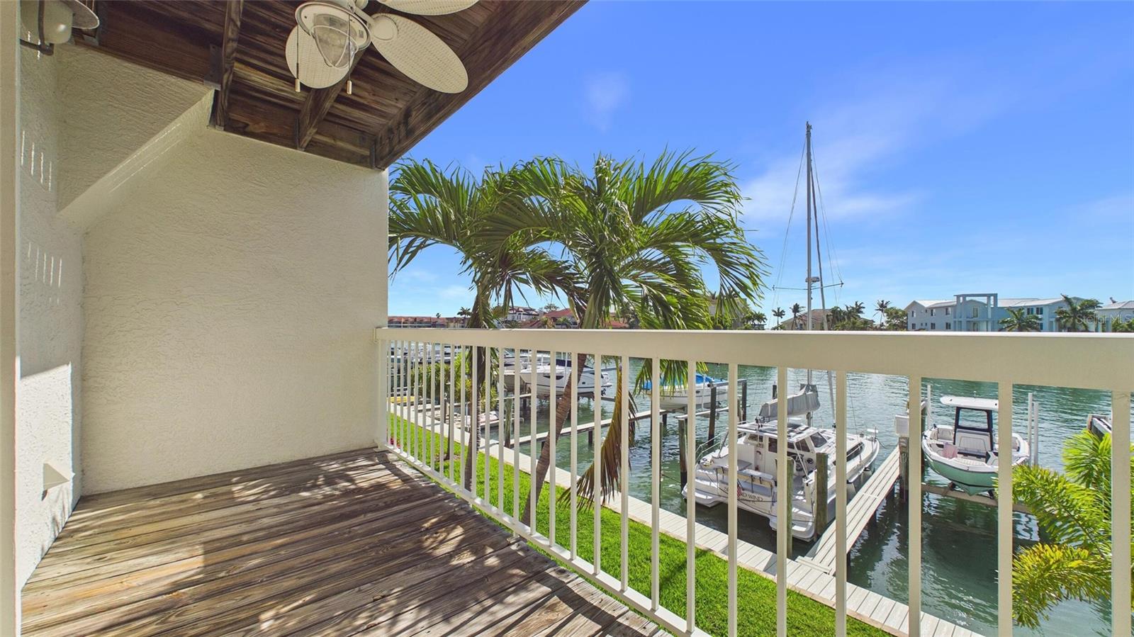 323 MADEIRA CIR, ST PETERSBURG, FL — photo 2