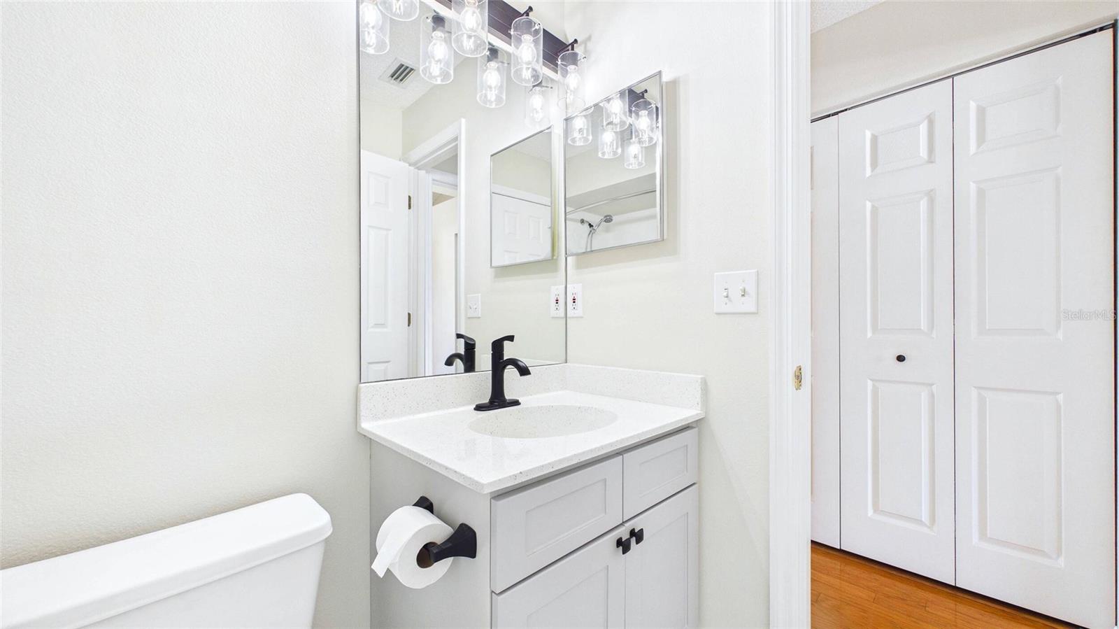 323 MADEIRA CIR, ST PETERSBURG, FL — photo 14