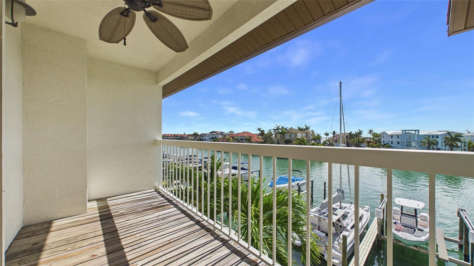 323 MADEIRA CIR, ST PETERSBURG, FL — photo 26