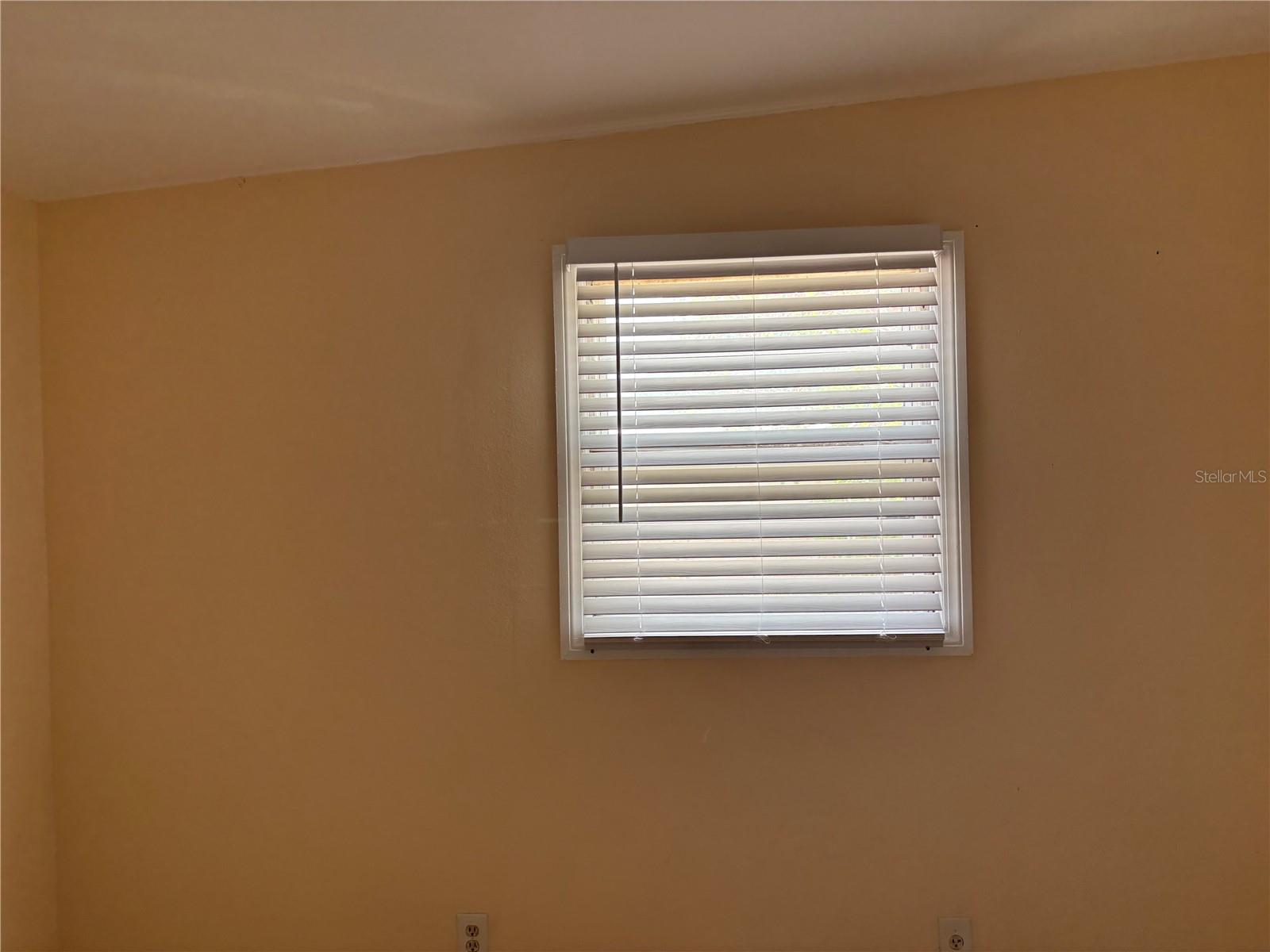 1320 LARSEN LN, TAMPA, FL — photo 2