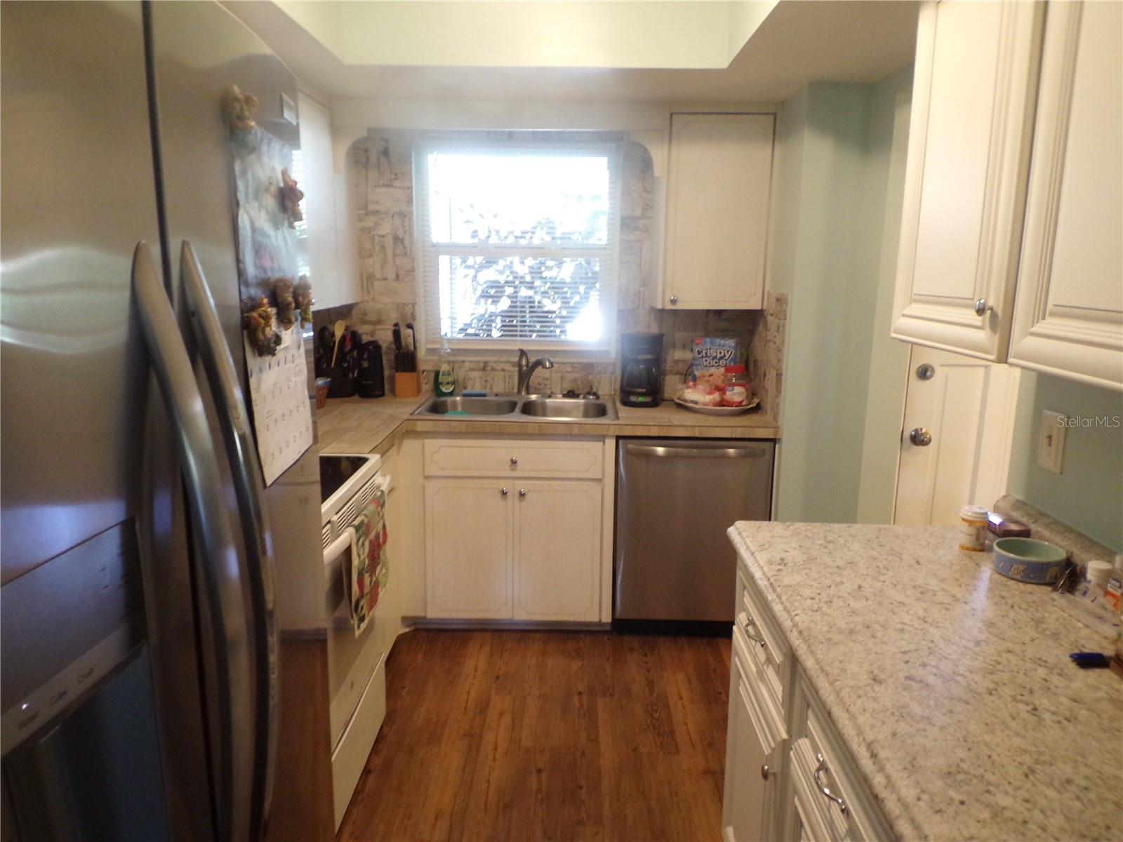 670 PARK CIR, BRADENTON, FL — photo 17