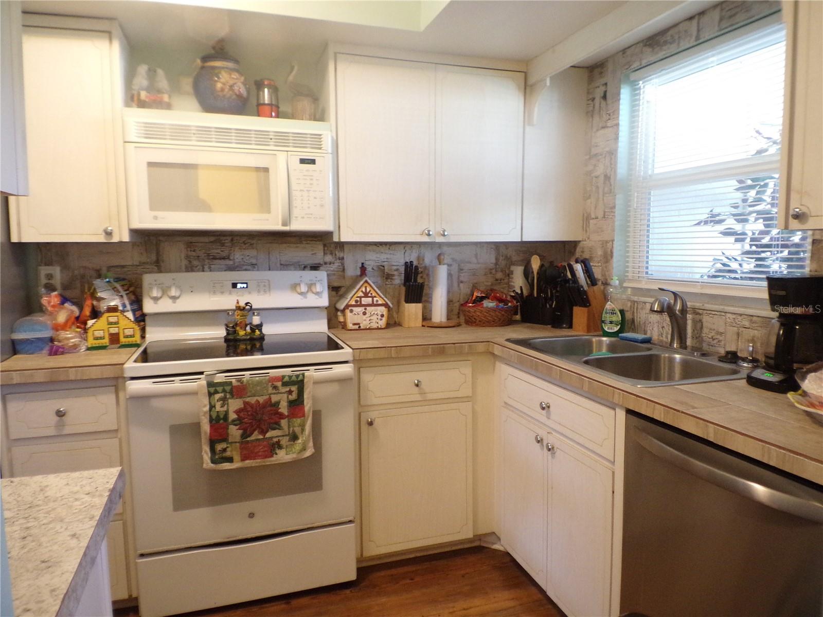 670 PARK CIR, BRADENTON, FL — photo 18