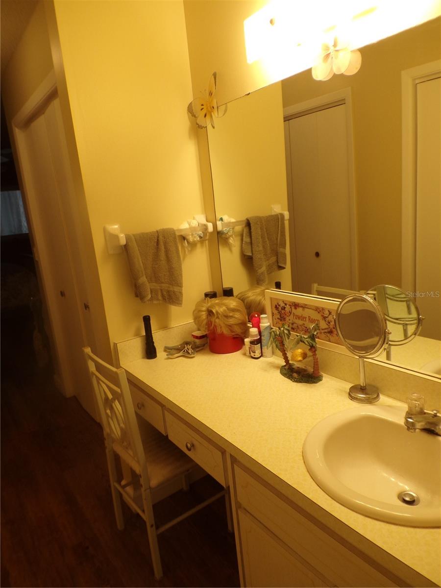 670 PARK CIR, BRADENTON, FL — photo 33