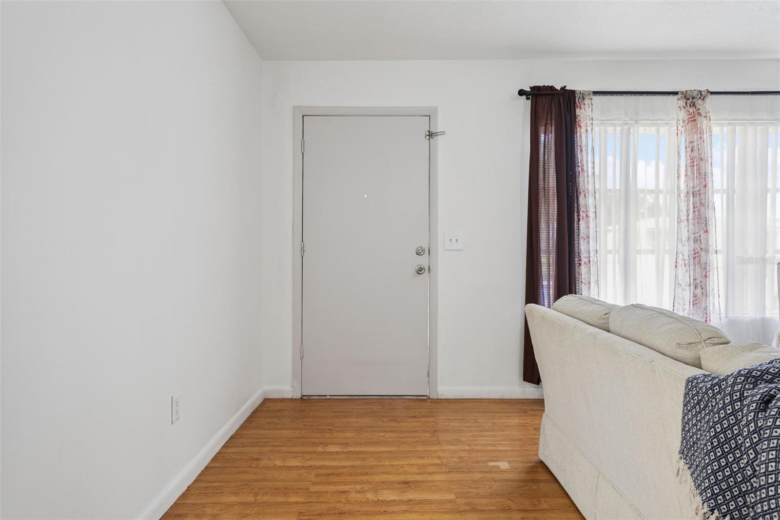 8303 TEMPLE PARK DR, TAMPA, FL — photo 10