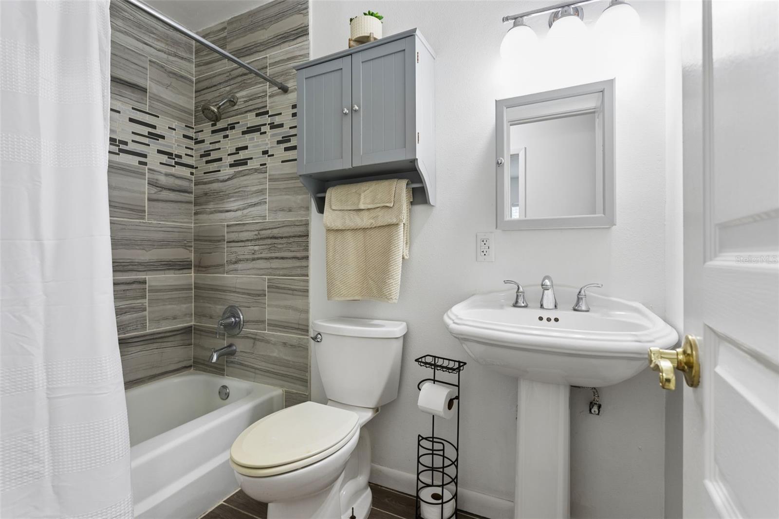 8303 TEMPLE PARK DR, TAMPA, FL — photo 17