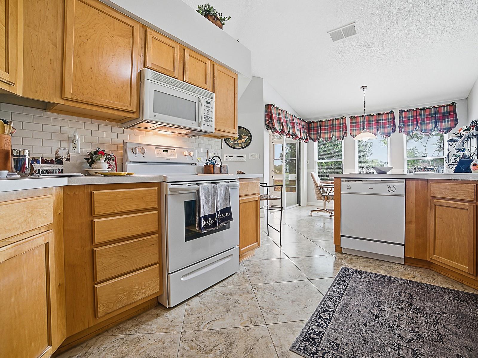 25069 RIVERWALK DR, LEESBURG, FL — photo 28
