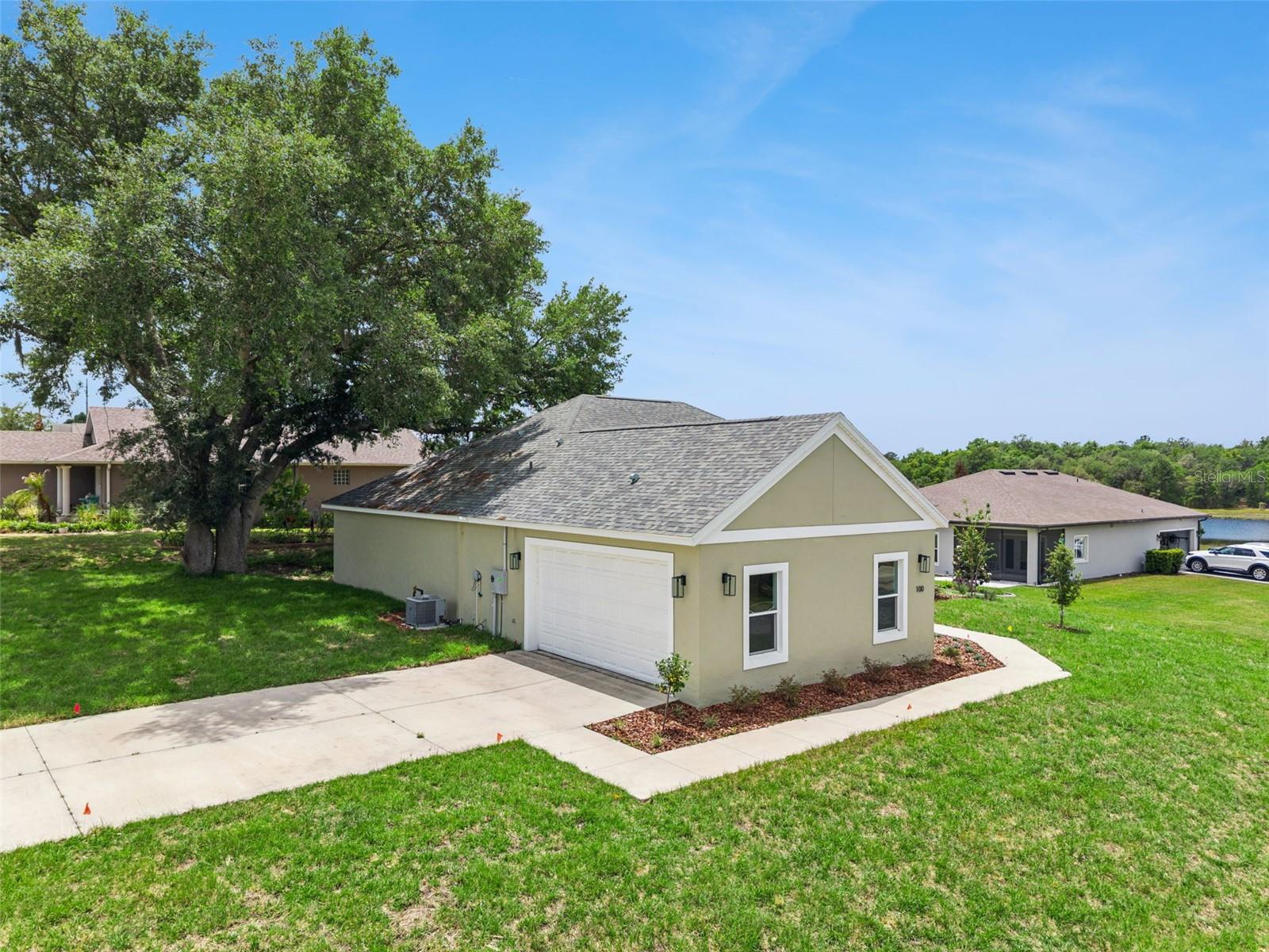 100 FAIRWAY CIR, UMATILLA, FL — photo 16