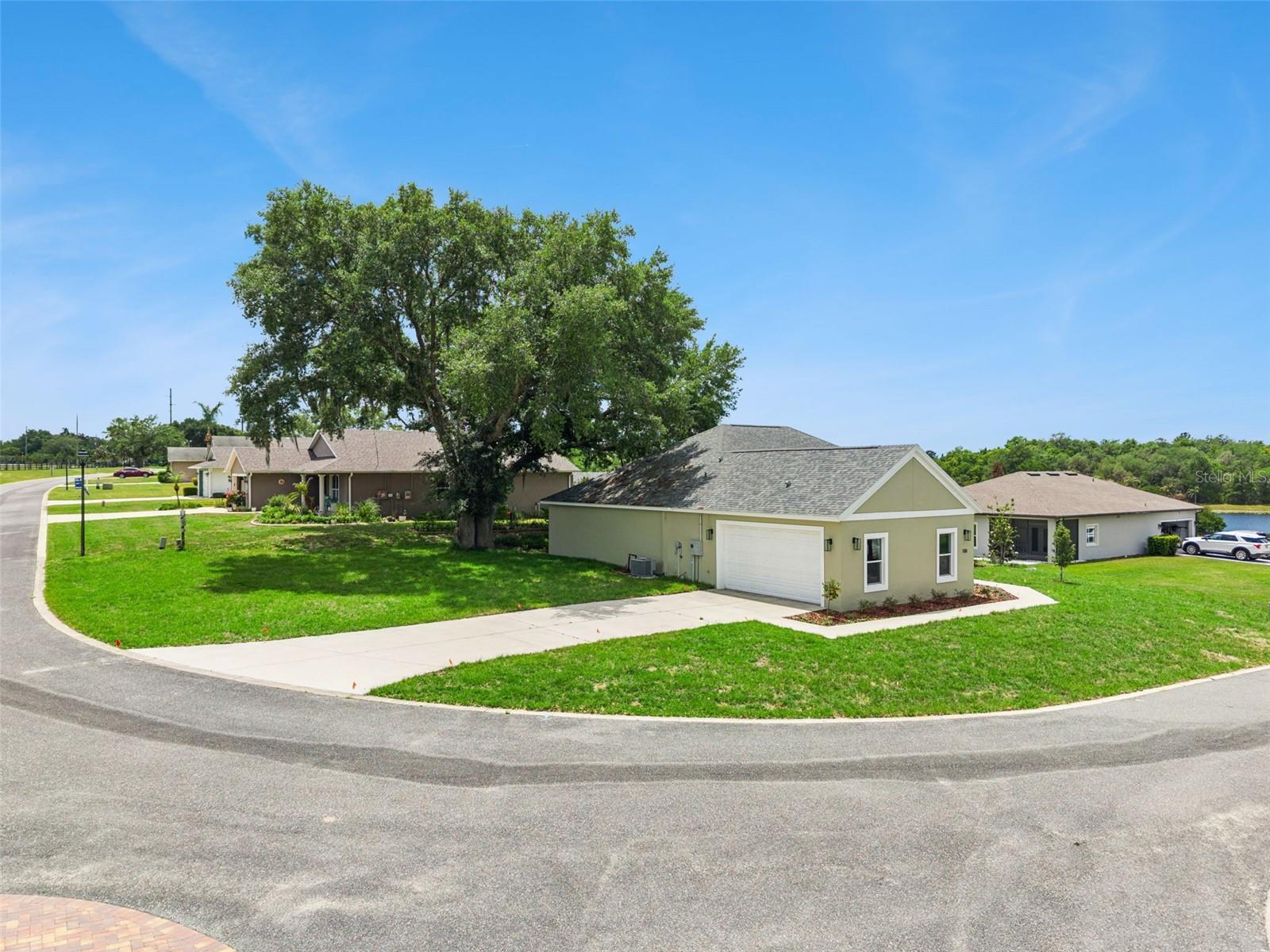 100 FAIRWAY CIR, UMATILLA, FL — photo 24