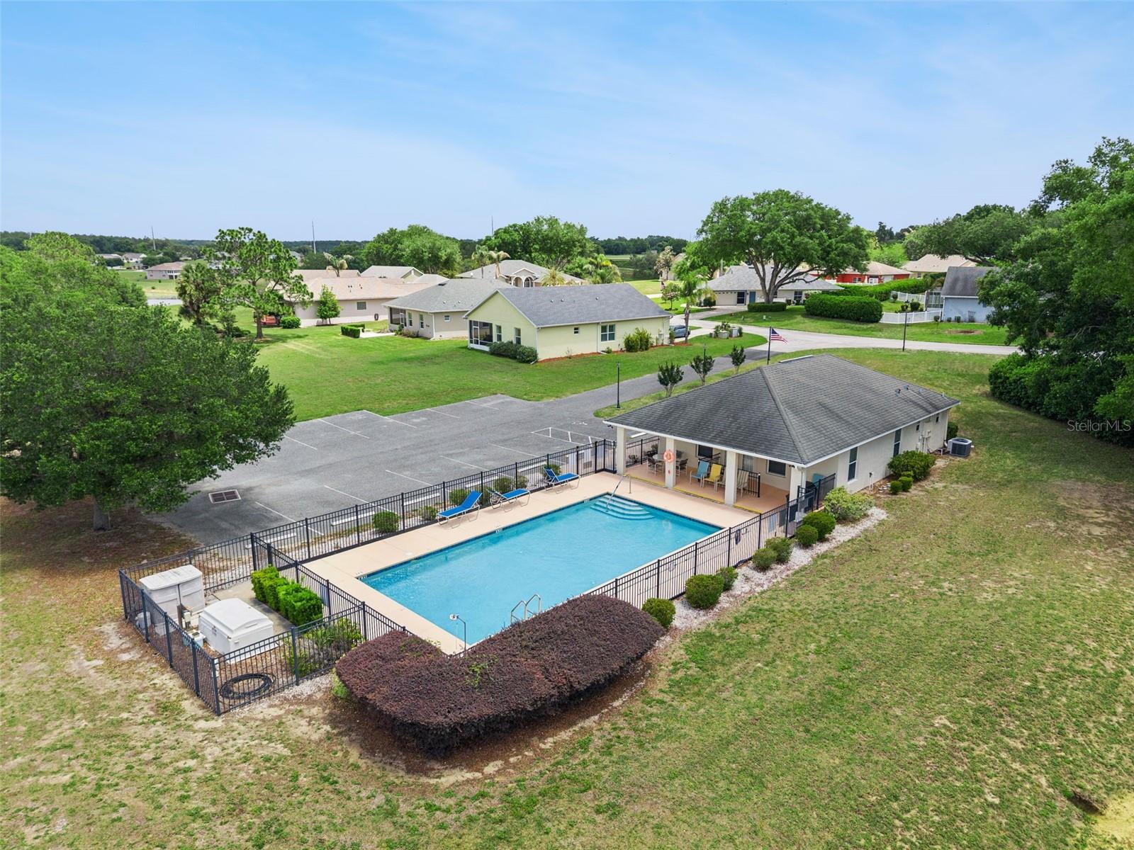 100 FAIRWAY CIR, UMATILLA, FL — photo 31