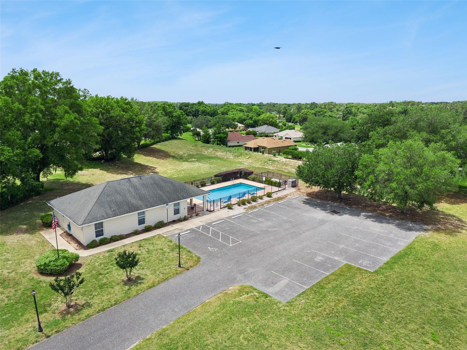 100 FAIRWAY CIR, UMATILLA, FL — photo 34