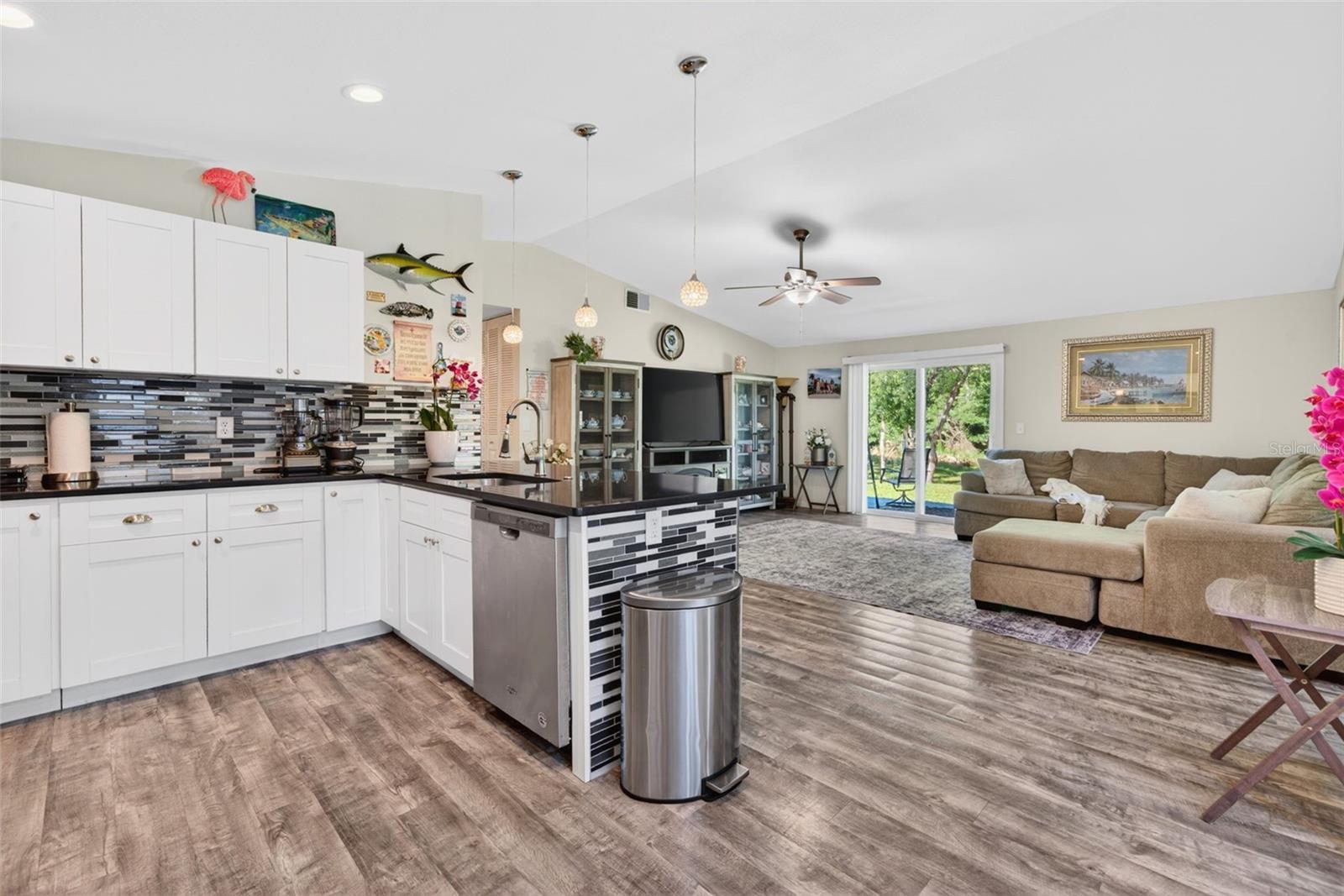 549 LONGWOOD CIR, OLDSMAR, FL — photo 21